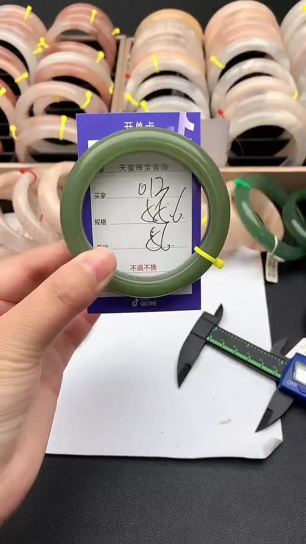 未镶嵌手镯石英质玉013