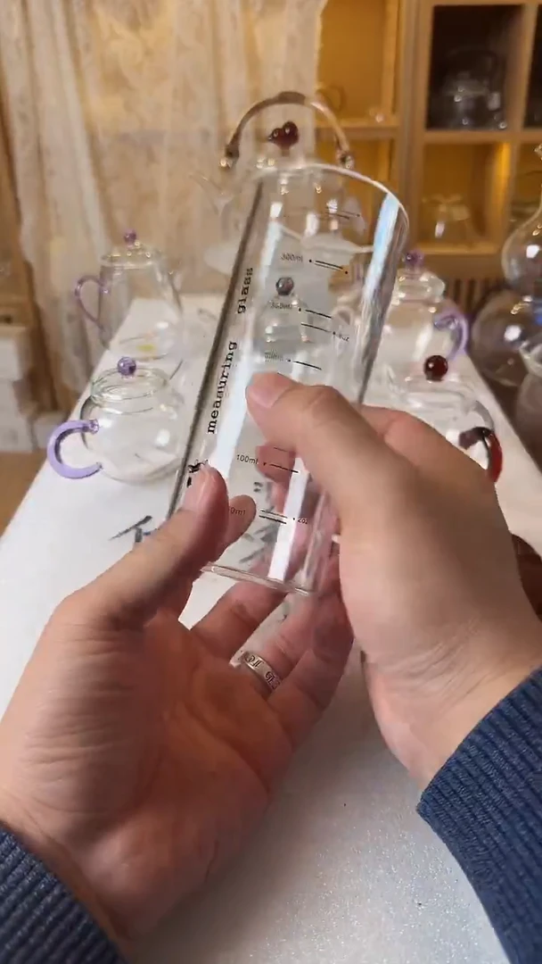 牛奶杯两只。。。。。。。