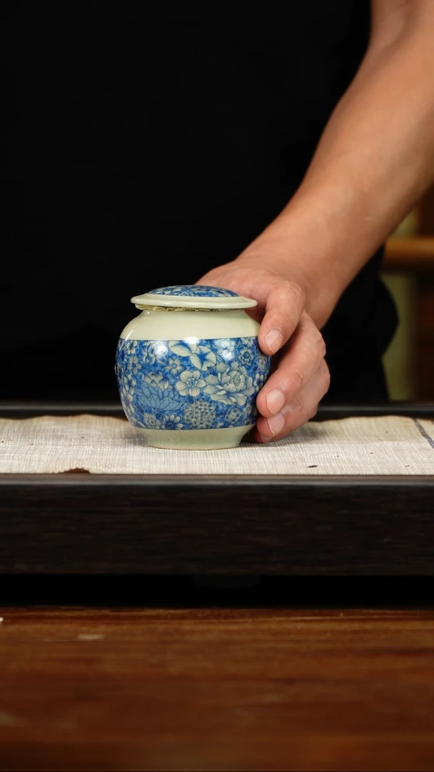 茶壶紫砂茶叶罐瓷器