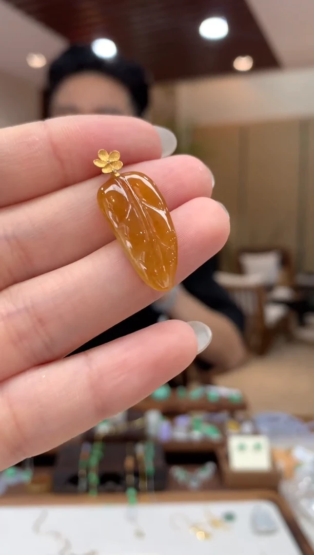 翡翠18K金镶嵌吊坠(不含链)叶子