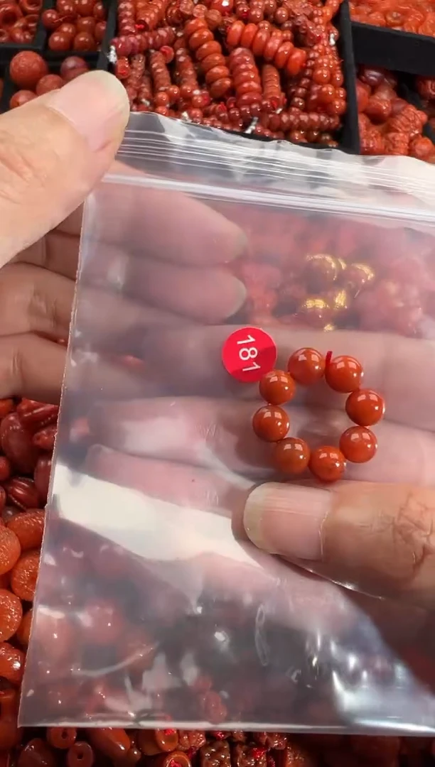 南红玛瑙未镶嵌颈饰1