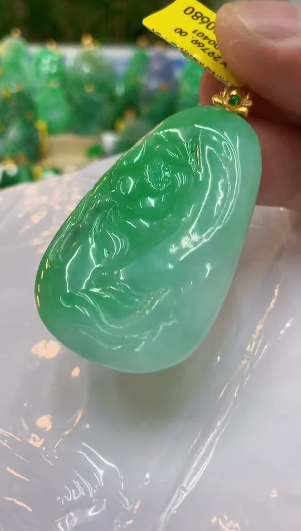 翡翠18K金镶嵌颈饰挂件