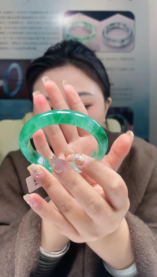 【闪购商品】石英质玉手镯未镶嵌非洲翠手镯多样性发货  