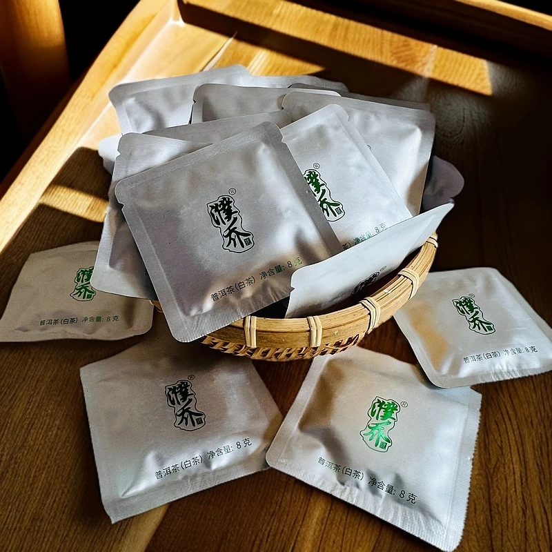 2023年冰岛古树小方片8g普洱生茶（白茶）