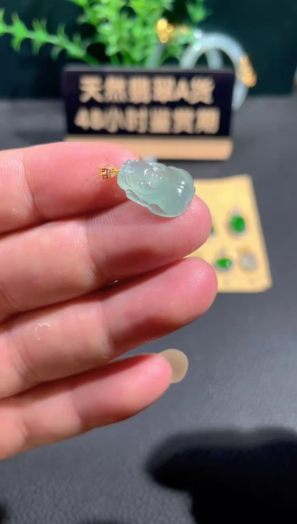 翡翠18K金镶嵌颈饰翡翠