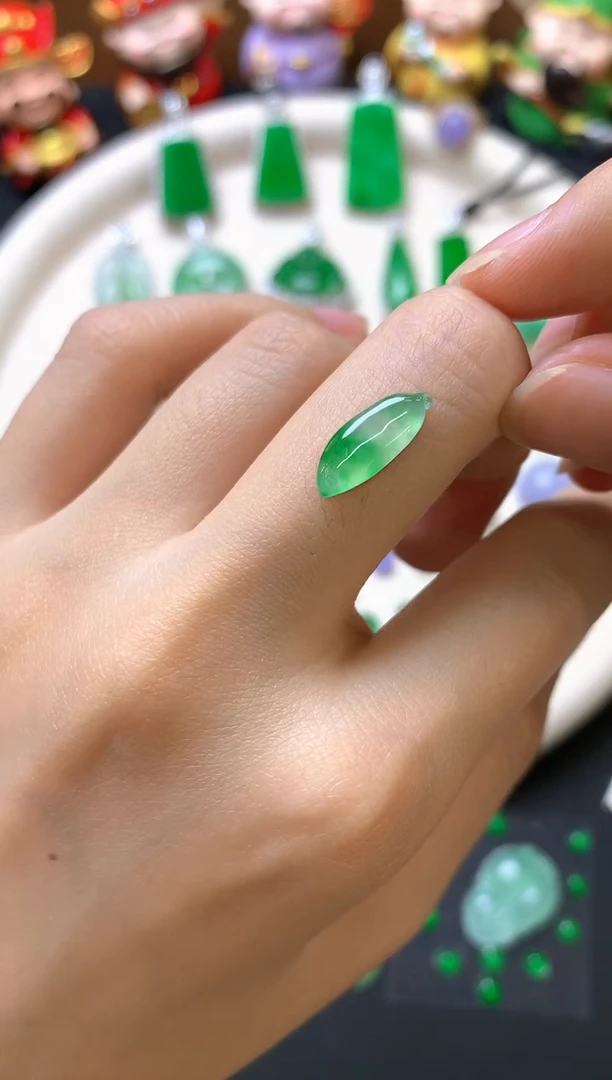 定制翡翠未镶嵌裸石（镶嵌定制）