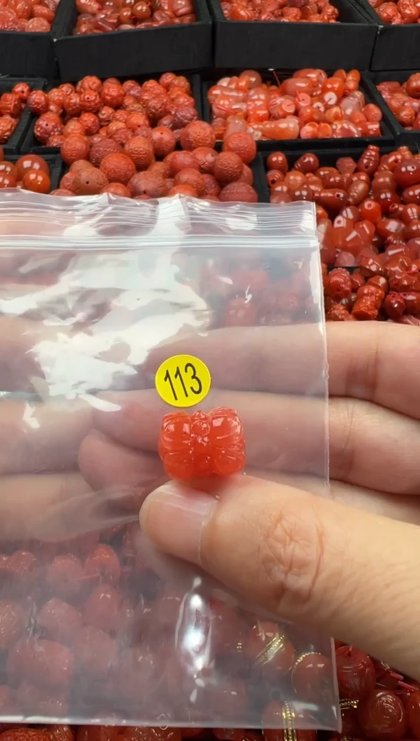 南红玛瑙未镶嵌颈饰2