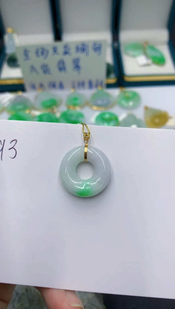 颈饰18K金镶嵌翡翠1