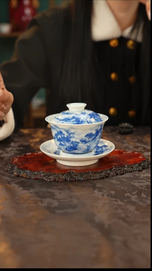 青花手绘山水三才盖碗