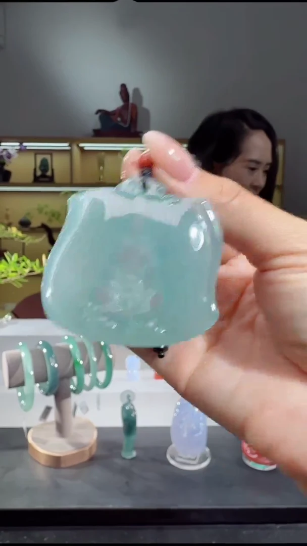 吊坠(不含链)未镶嵌翡翠观音（多样性发其一）