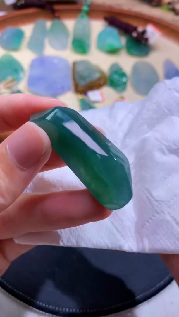 颈饰未镶嵌翡翠
