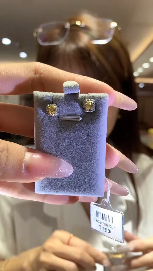 【闪购商品】钻石耳饰18K金镶嵌22分钻石耳饰