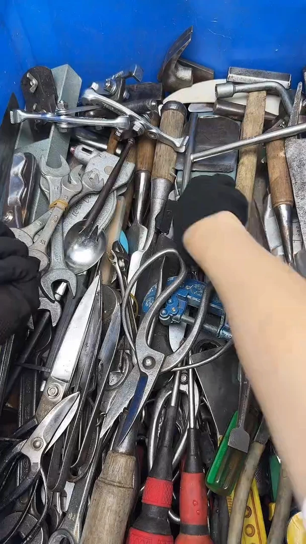 鸦***?五金工具钳子剪子等68