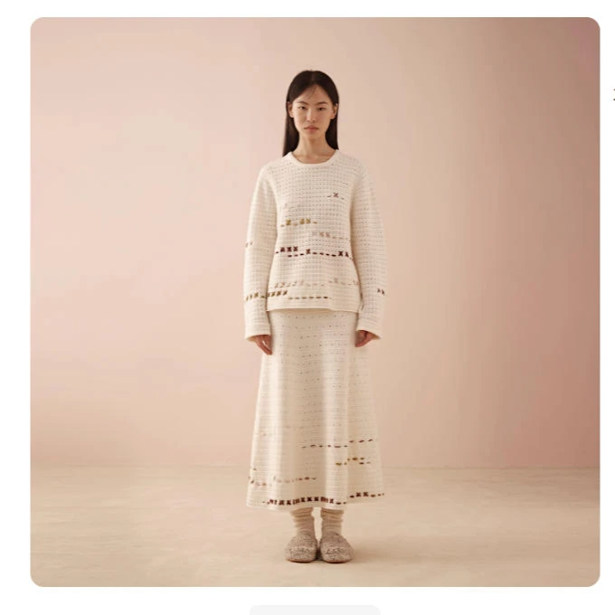 鄂系 圆领装饰翻花女士套衫