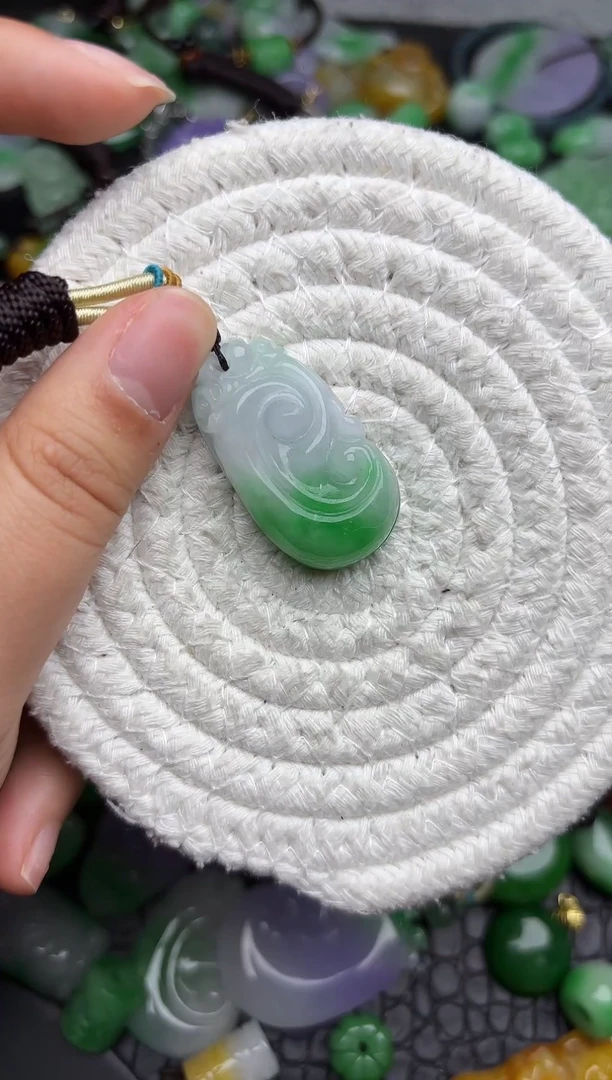 颈饰未镶嵌翡翠缅甸翡翠吊坠