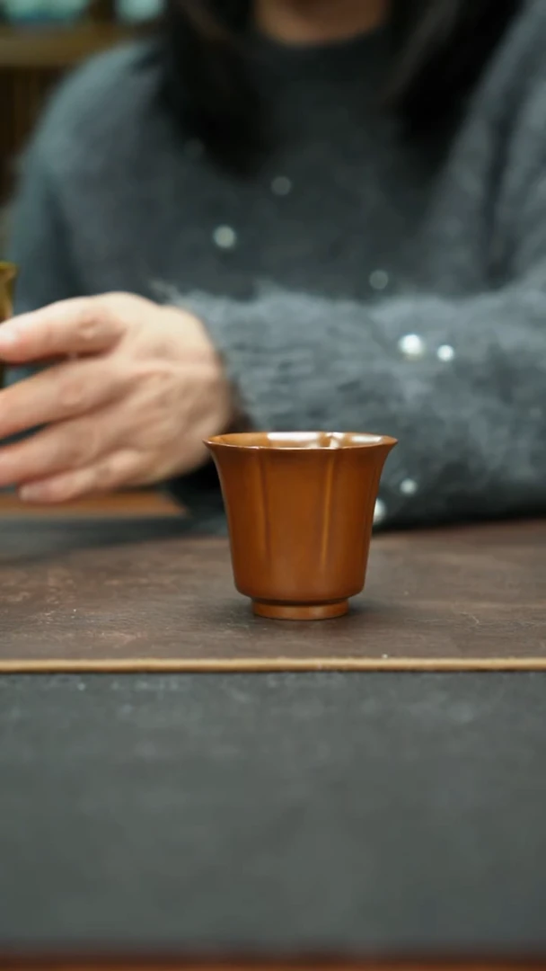杯景德镇紫金釉花口杯