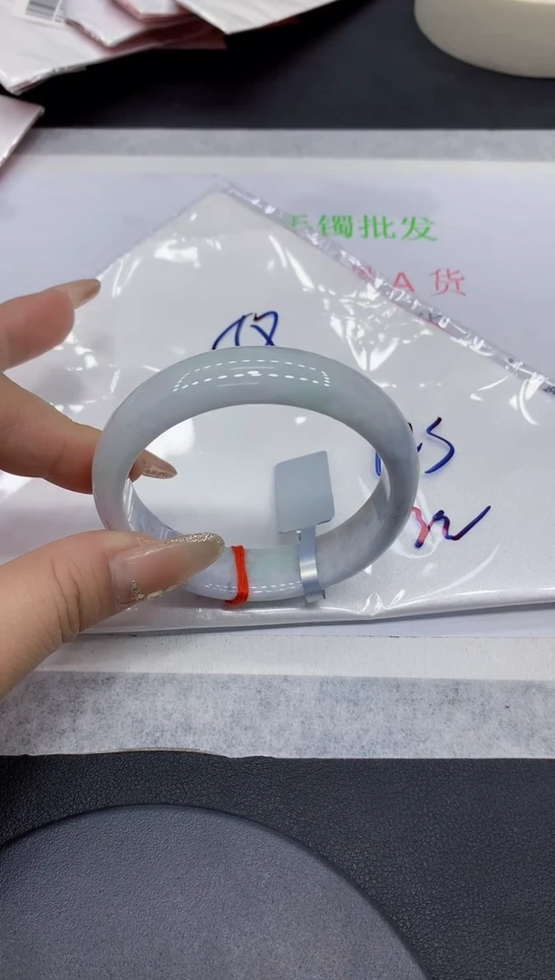 翡翠手镯未镶嵌3缅甸翡翠手镯