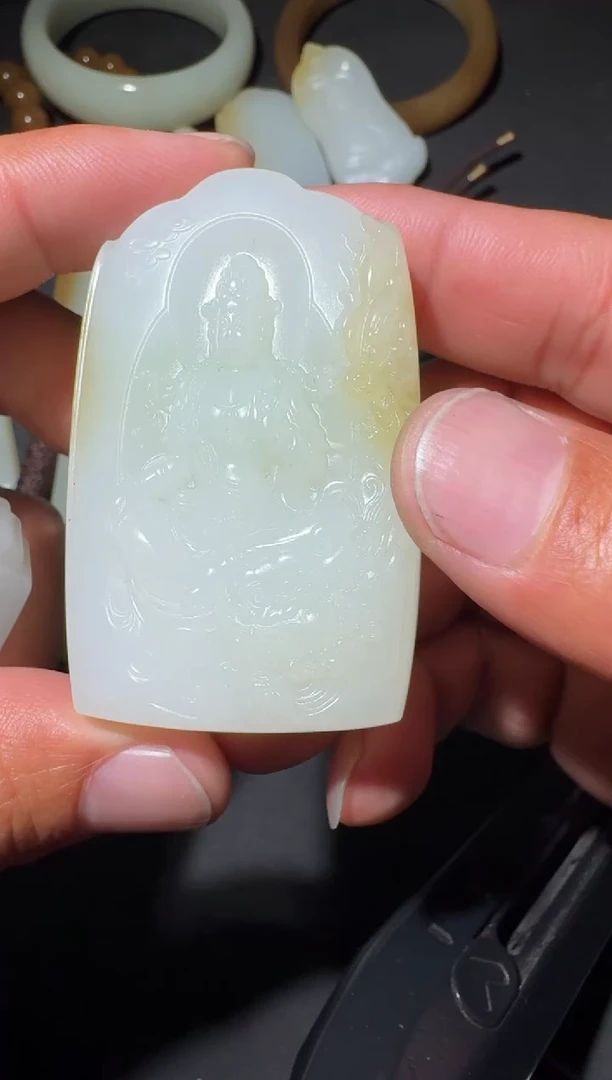 未镶嵌和田玉（糖玉）挂件和田玉