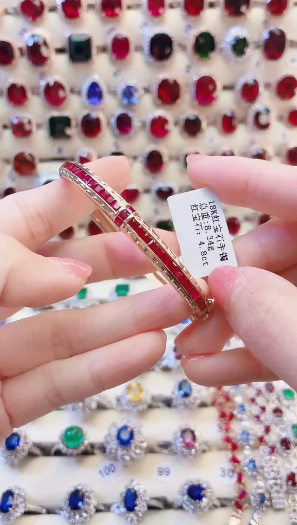 18K金镶嵌手镯红宝石1