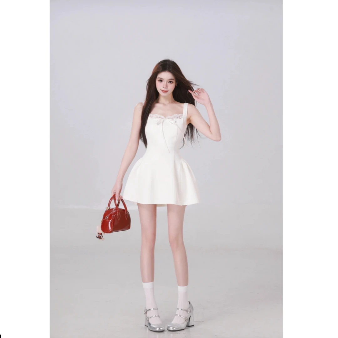 纯欲短款吊带连衣裙女夏季法式高级感收腰显瘦小个子抹胸裙子