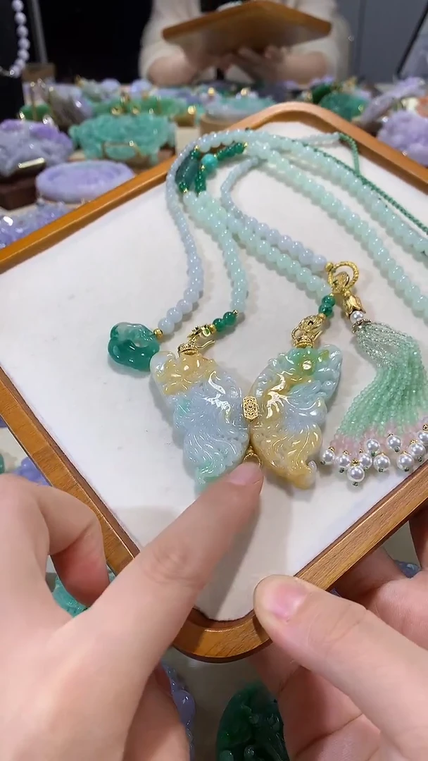 颈饰未镶嵌翡翠吊坠