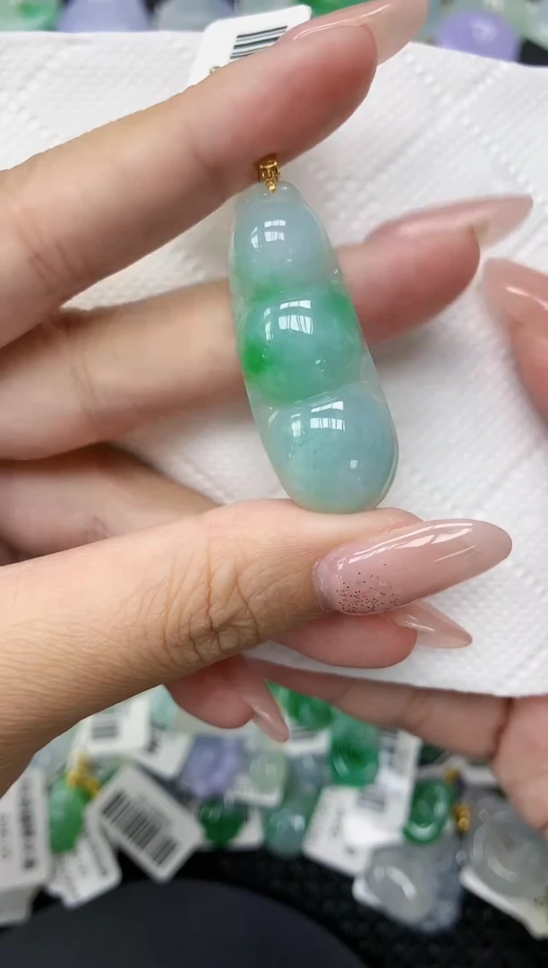 颈饰18K金镶嵌翡翠1111111111