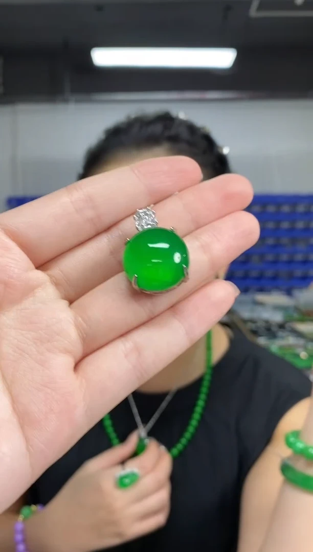 颈饰未镶嵌翡翠多样性发其一颜色微差