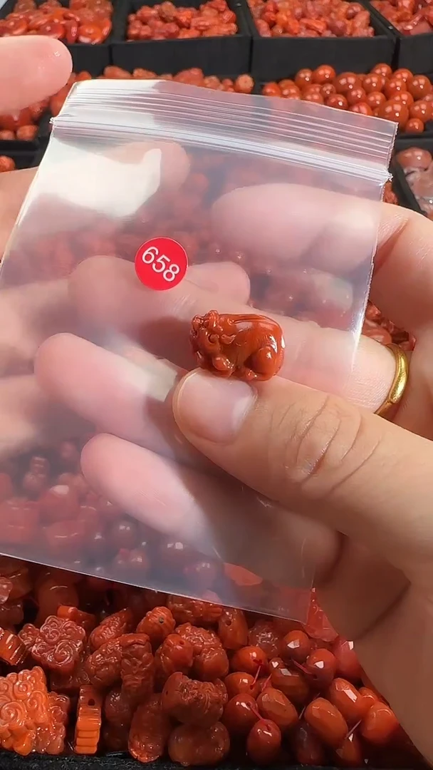 颈饰未镶嵌南红玛瑙1