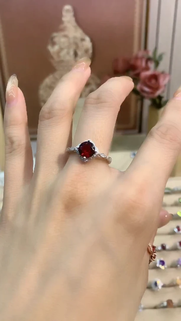 银S925镶嵌戒指石榴石四叶草石榴石戒指