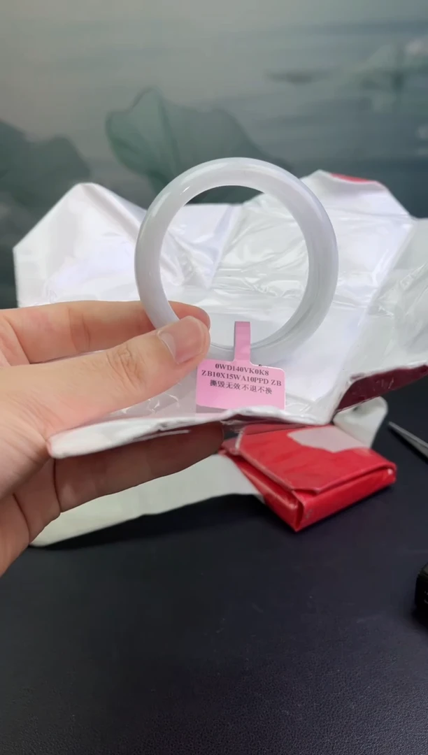 翡翠手镯未镶嵌翡翠手镯