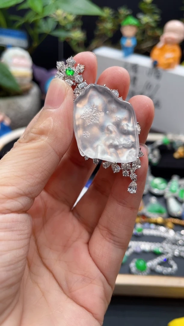 吊坠(不含链)18K金镶嵌翡翠乘***?吊坠