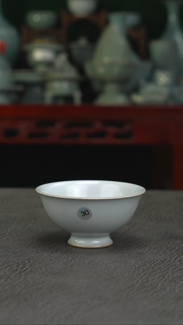 30号月白高足杯无纹有瑕福利简包~帆