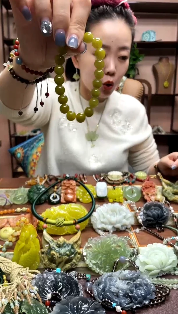 未镶嵌岫玉吊坠多样性发货发其中之一
