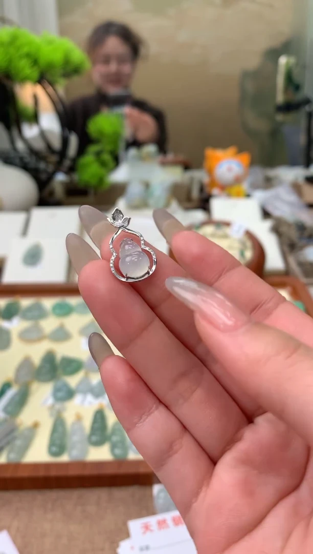 【闪购商品】翡翠颈饰18K金镶嵌天然A货翡翠挂件