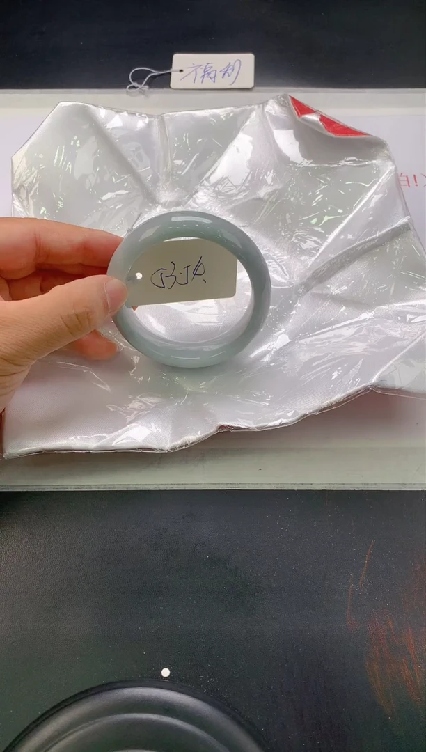 翡翠手镯未镶嵌315