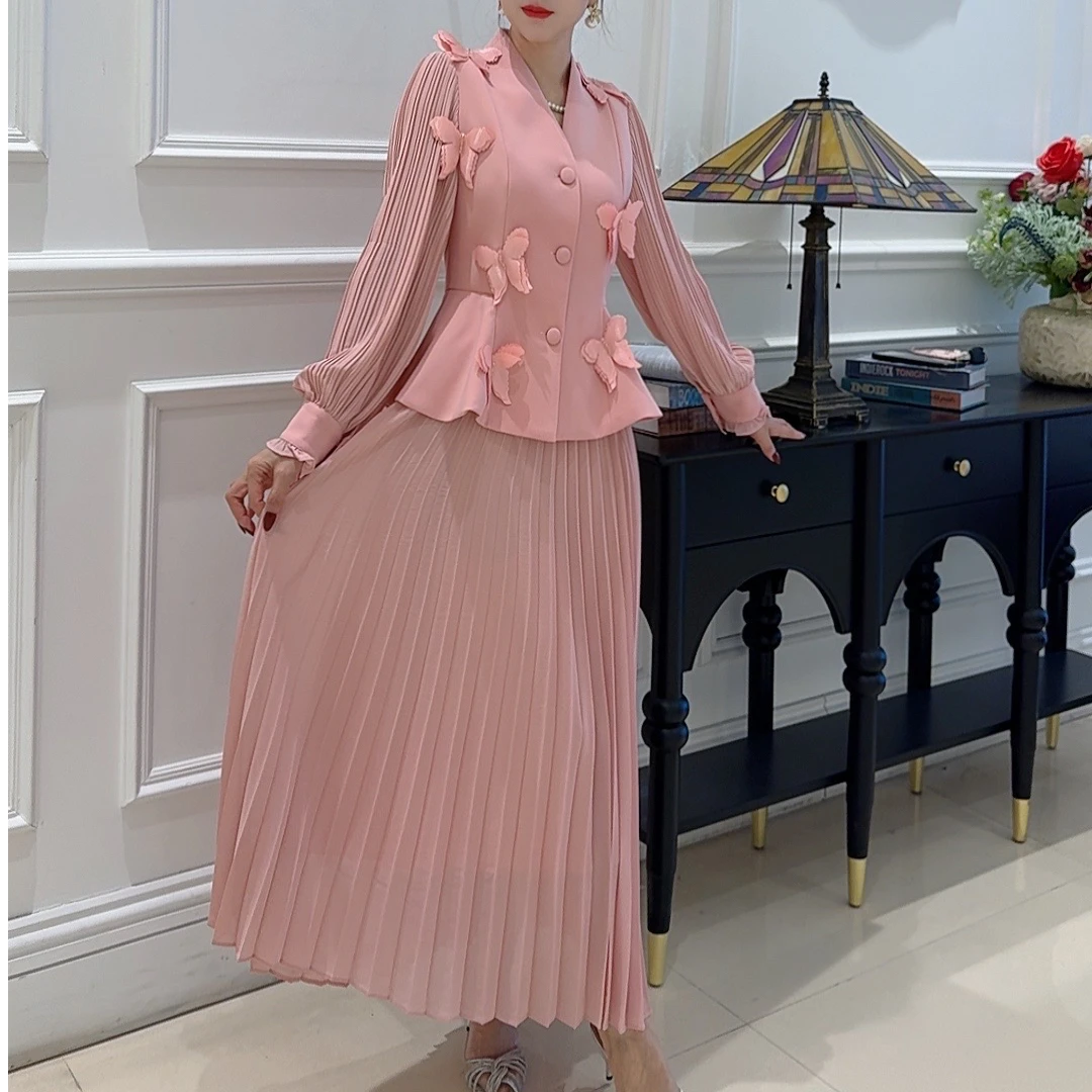 新款v领高端轻奢蝴蝶花手工钉珠原创设计师款时尚显瘦大摆连衣裙