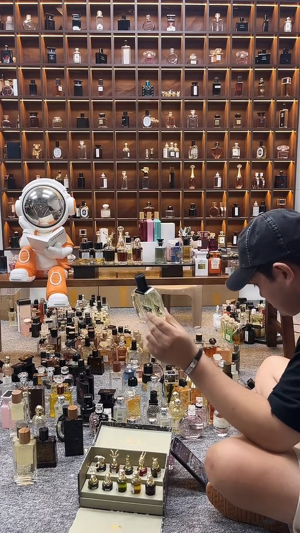 -------裸瓶水中影