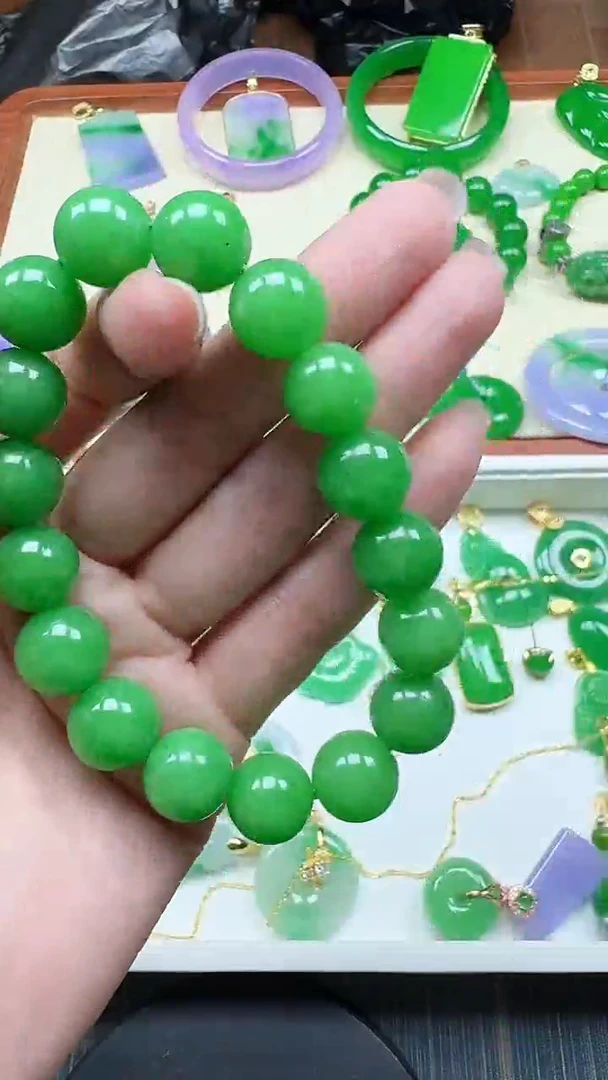 吊坠(赠链)14K金镶嵌翡翠12mm绿串