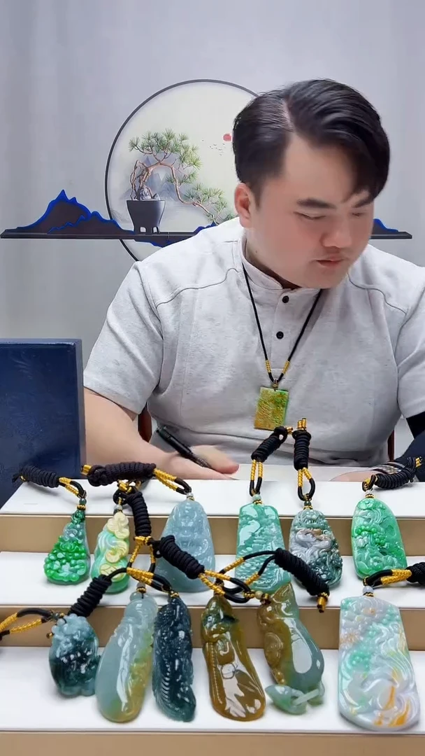 未镶嵌定制翡翠P**n5060zm-毛货挂件