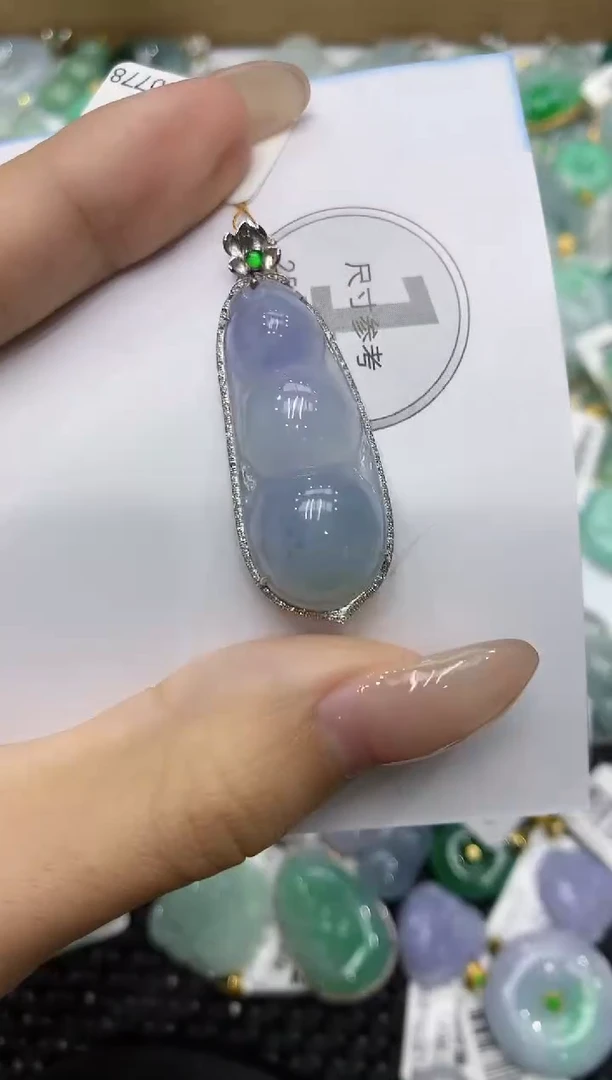 翡翠18K金镶嵌颈饰111111111111