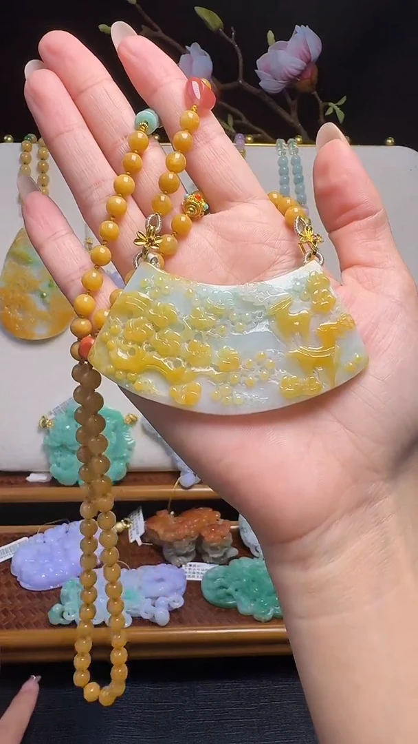 翡翠未镶嵌颈饰一鹿有你