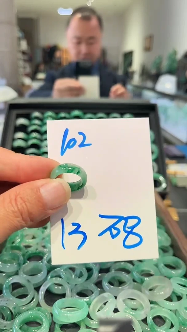 未镶嵌戒圈石英质玉非洲翠