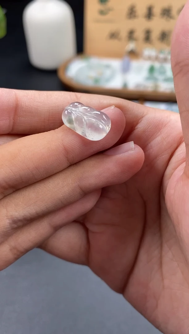 翡翠未镶嵌颈饰翡翠冰种叶子