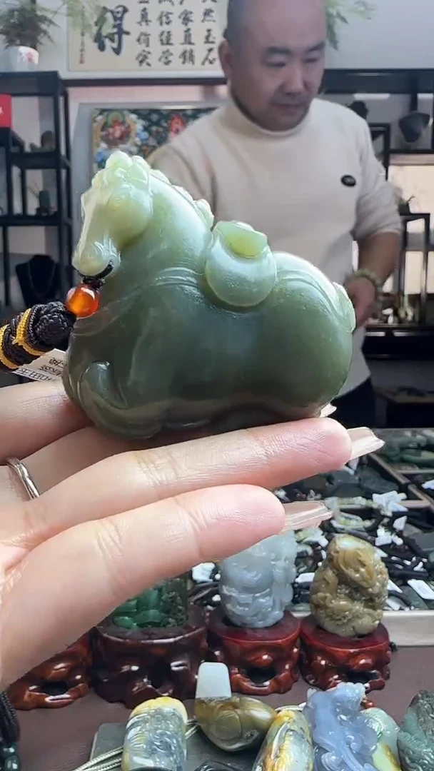 颈饰未镶嵌和田玉唐马