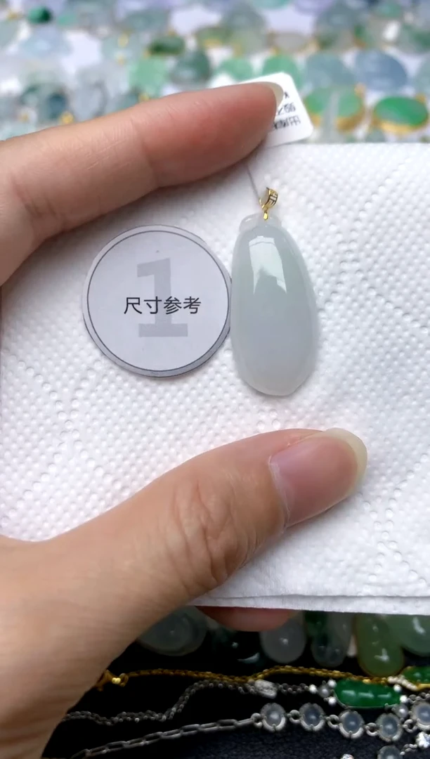 颈饰18K金镶嵌翡翠天然A货翡翠