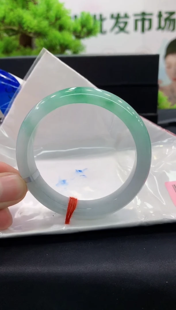 翡翠手镯未镶嵌手镯