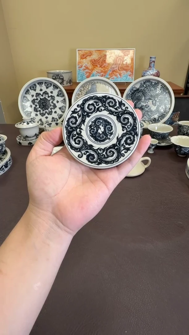 二号釉唐草纹盖置