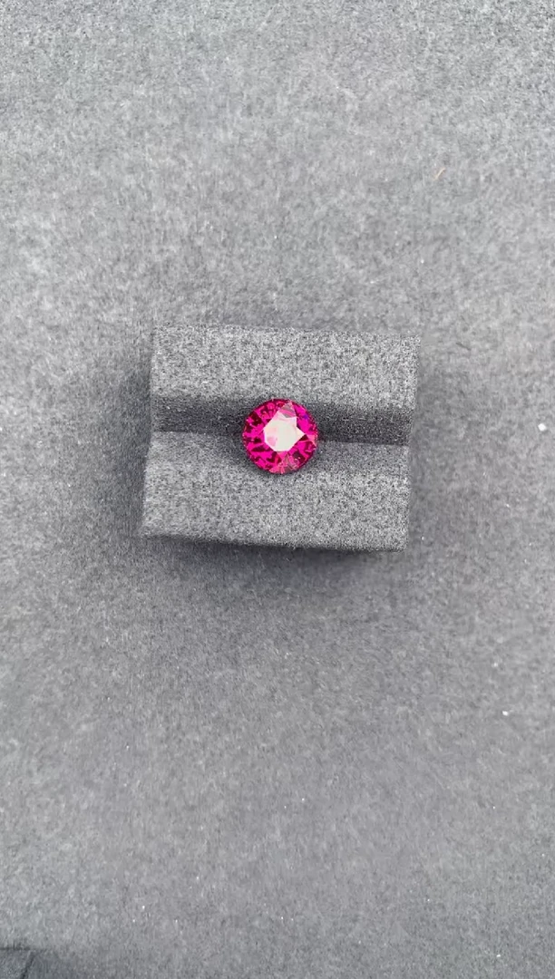 未镶嵌裸石石榴石3ct 紫牙乌GA
