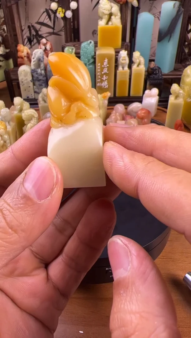 寿山石黄白芙蓉玉兰章2.2*1.7*5.3