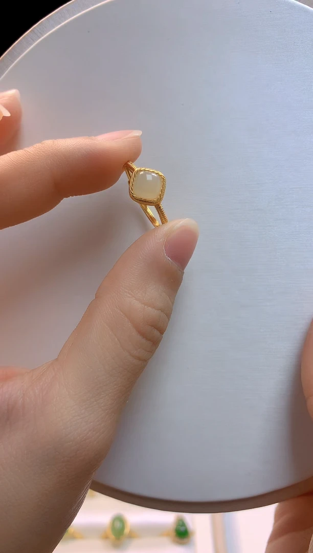 【闪购商品】和田玉戒指银S925镀金镶嵌小方糖戒指